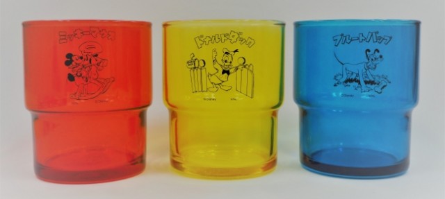  カラーグラス （左からミッキーマウス、ドナルドダック、プルートパップ） 各1,080円　©Disney 