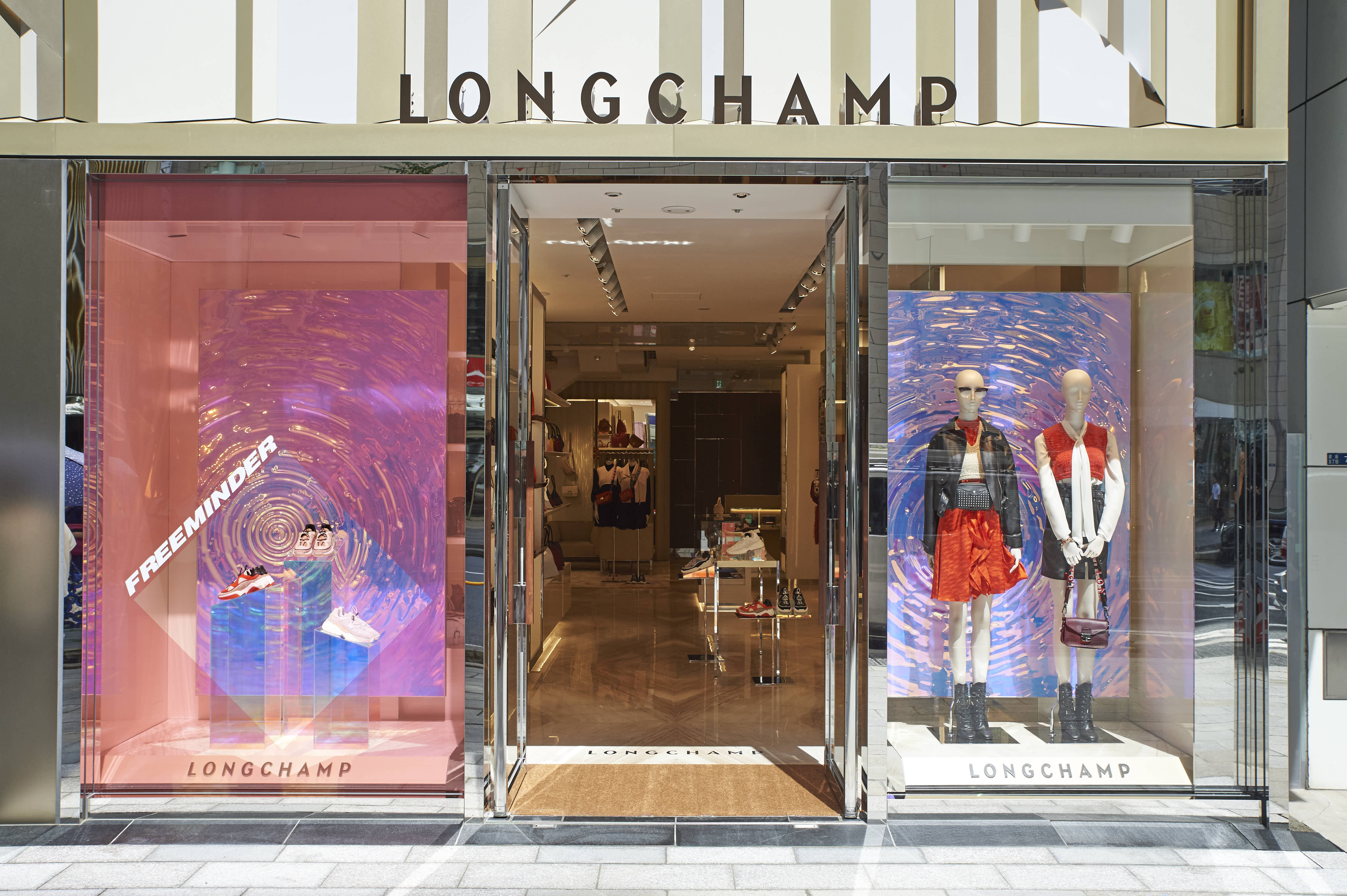 Longchamp La Maison Ginza” opens at 