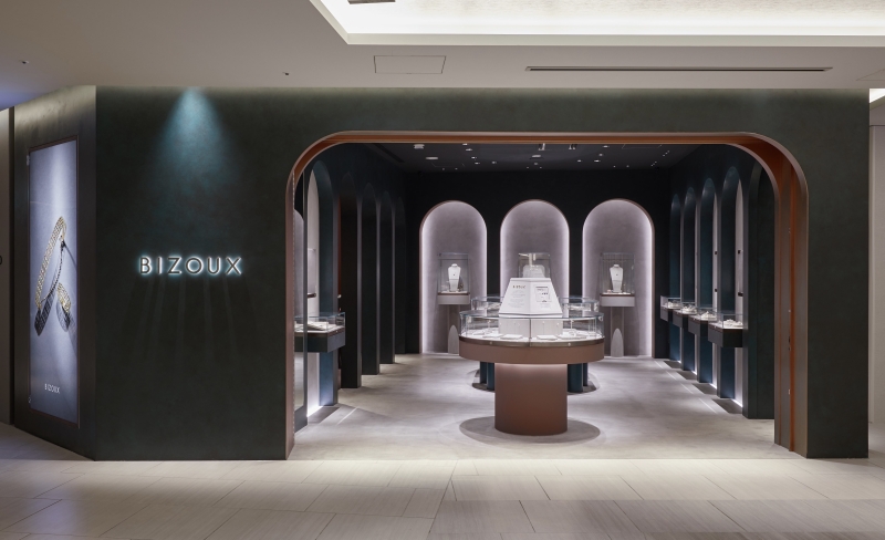 Tokyo, Ginza, blue Hour. The flagship store for the luxury brand